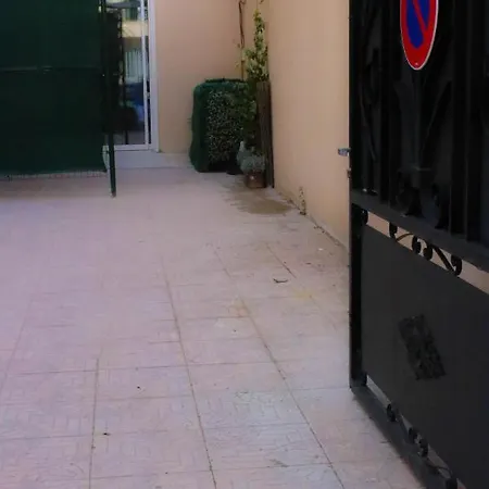 Cosy, Grand Privatif Et Parking Privee Centre Apartment