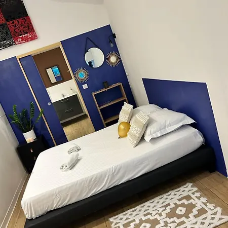 Cosy, Grand Privatif Et Parking Privee Centre מנטון